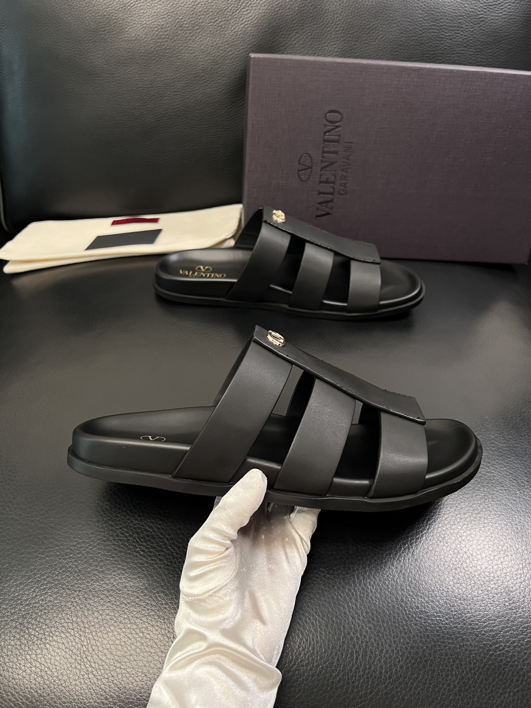 VALENTINO  高品质  顶级工艺品  华伦天奴，拖鞋专柜同步，鞋面意大利进口，高品质拼接缤纷色彩