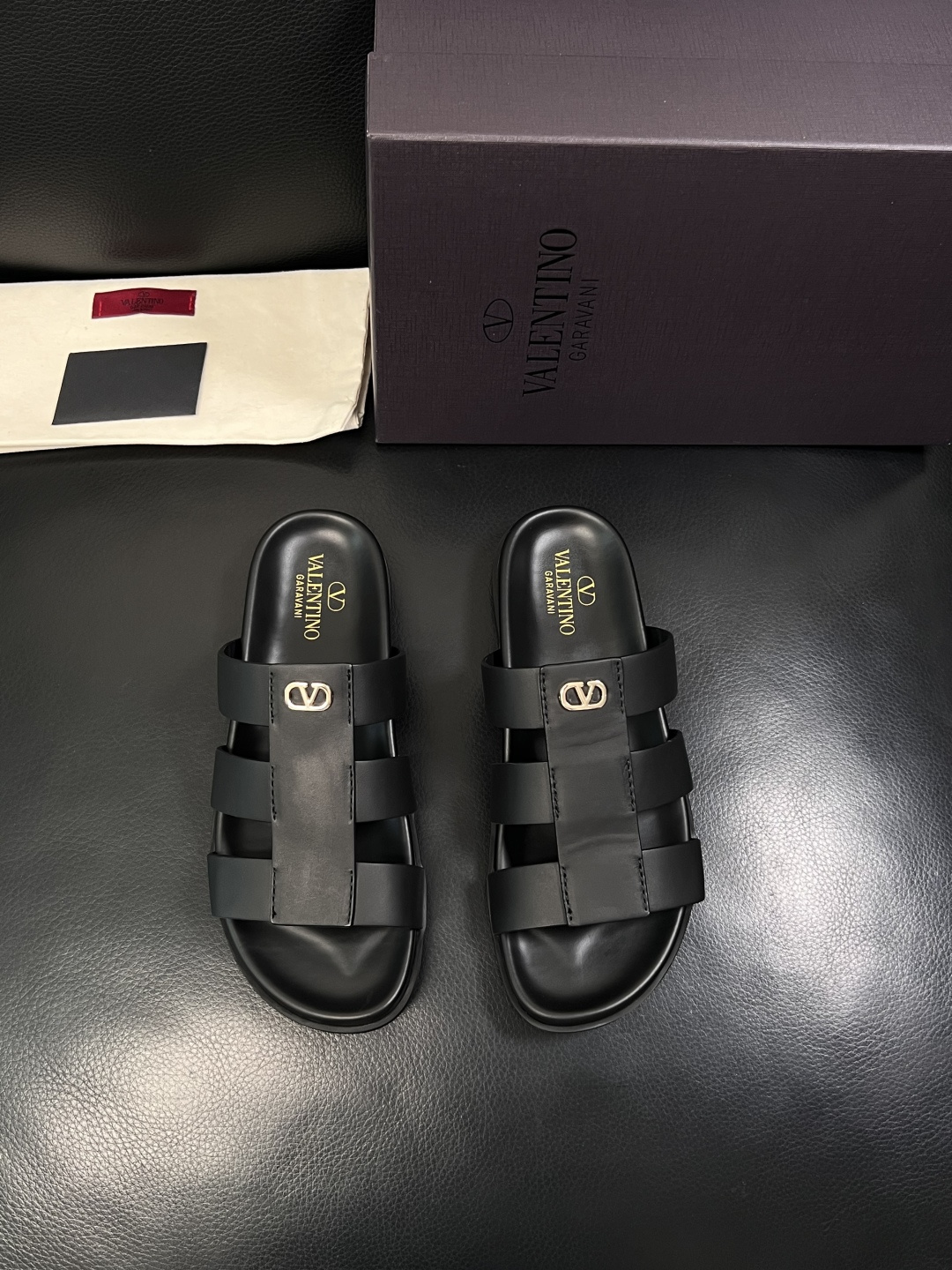 VALENTINO  高品质  顶级工艺品  华伦天奴，拖鞋专柜同步，鞋面意大利进口，高品质拼接缤纷色彩