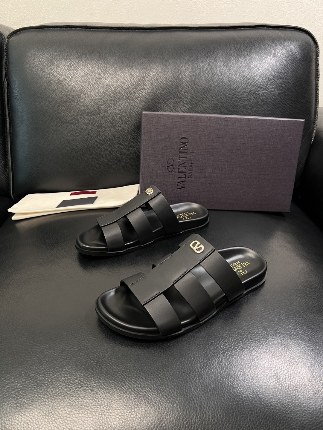 VALENTINO  高品质  顶级工艺品  华伦天奴，拖鞋专柜同步，鞋面意大利进口，高品质拼接缤纷色彩