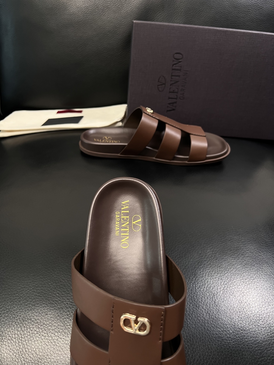 VALENTINO  高品质  顶级工艺品  华伦天奴，拖鞋专柜同步，鞋面意大利进口，高品质拼接缤纷色彩