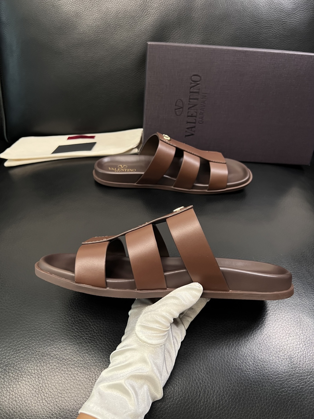 VALENTINO  高品质  顶级工艺品  华伦天奴，拖鞋专柜同步，鞋面意大利进口，高品质拼接缤纷色彩