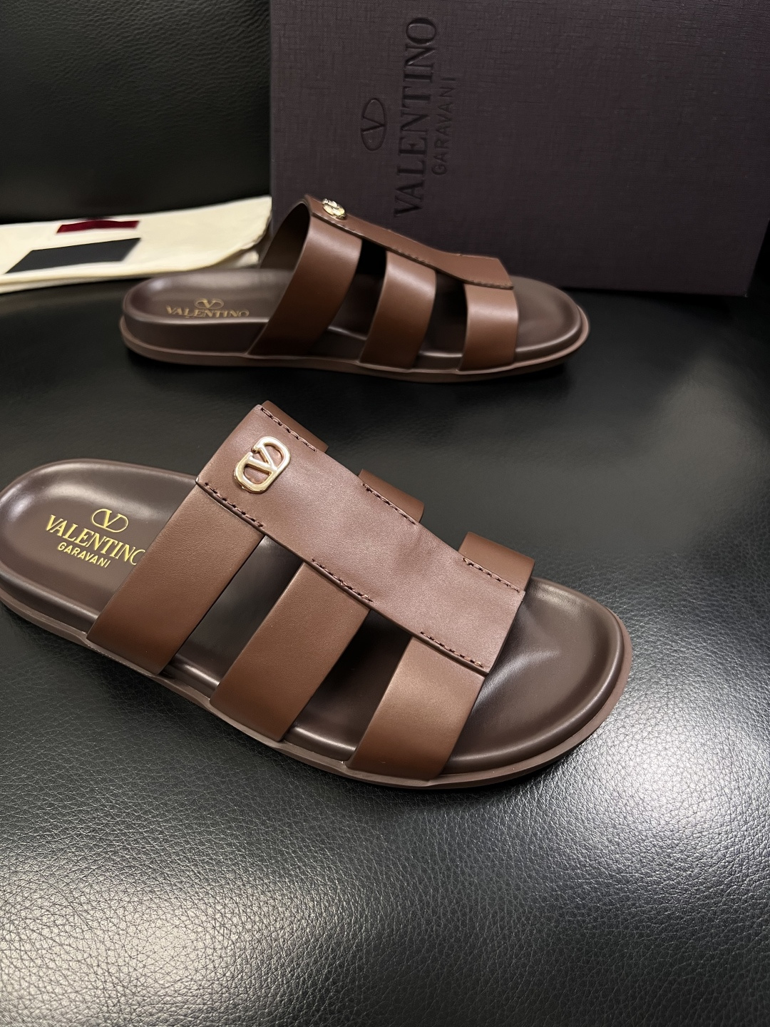 VALENTINO  高品质  顶级工艺品  华伦天奴，拖鞋专柜同步，鞋面意大利进口，高品质拼接缤纷色彩