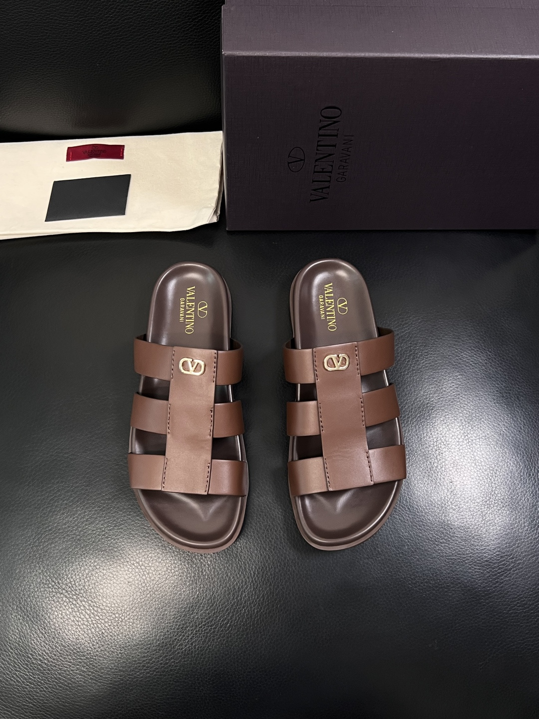 VALENTINO  高品质  顶级工艺品  华伦天奴，拖鞋专柜同步，鞋面意大利进口，高品质拼接缤纷色彩