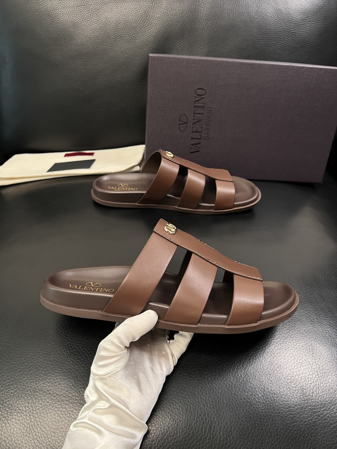 VALENTINO  高品质  顶级工艺品  华伦天奴，拖鞋专柜同步，鞋面意大利进口，高品质拼接缤纷色彩