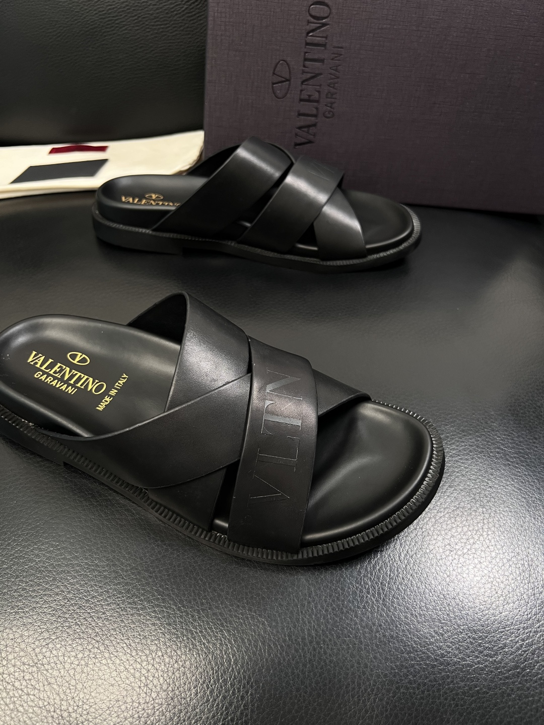 VALENTINO  高品质  顶级工艺品  华伦天奴，拖鞋专柜同步，鞋面意大利进口，高品质拼接缤纷色彩