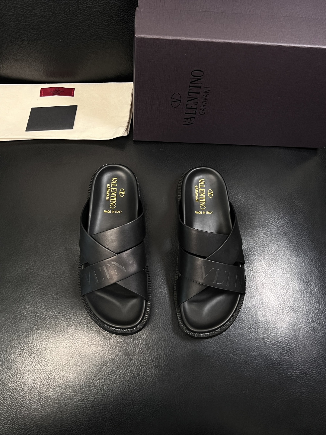 VALENTINO  高品质  顶级工艺品  华伦天奴，拖鞋专柜同步，鞋面意大利进口，高品质拼接缤纷色彩