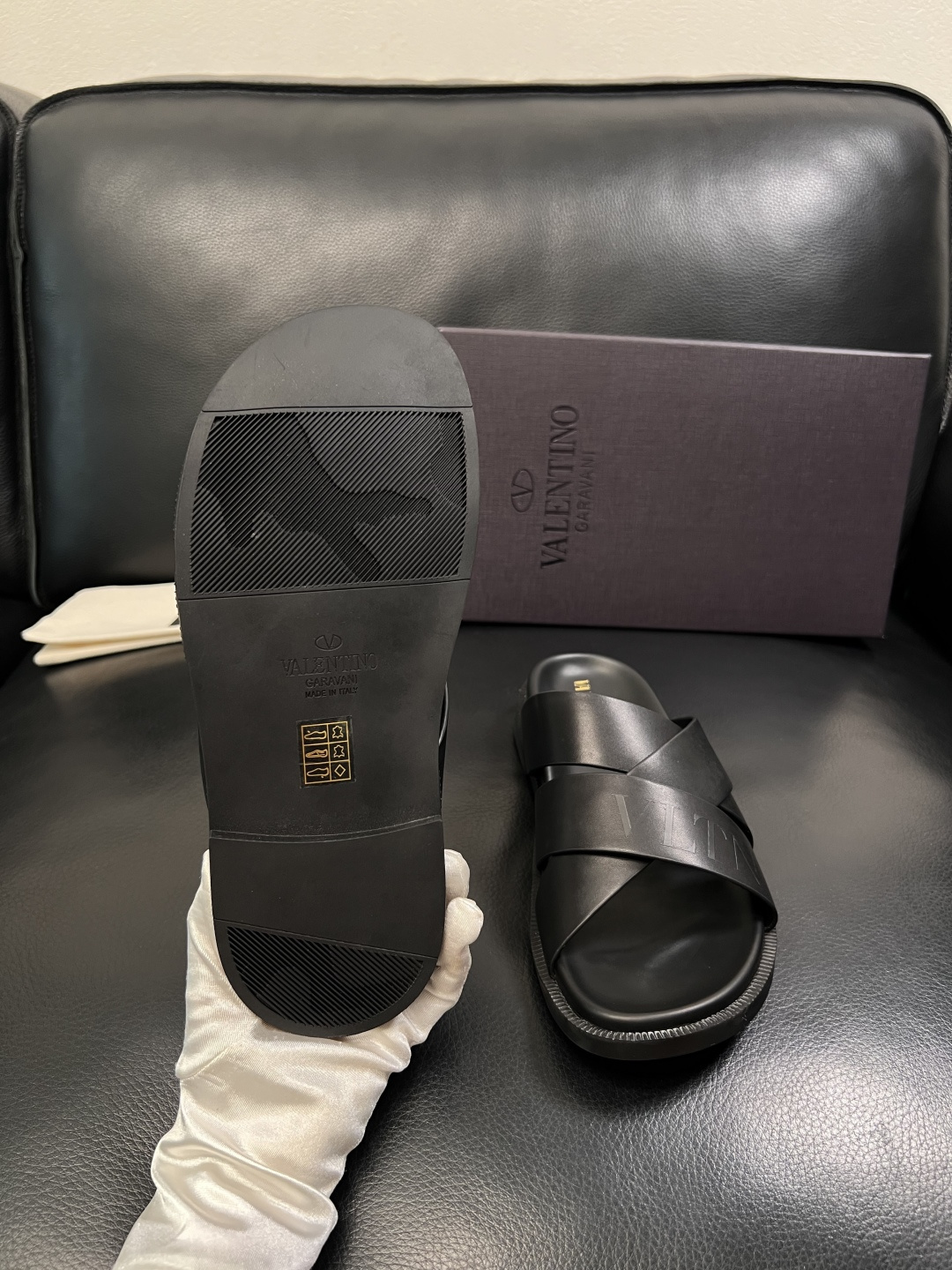 VALENTINO  高品质  顶级工艺品  华伦天奴，拖鞋专柜同步，鞋面意大利进口，高品质拼接缤纷色彩