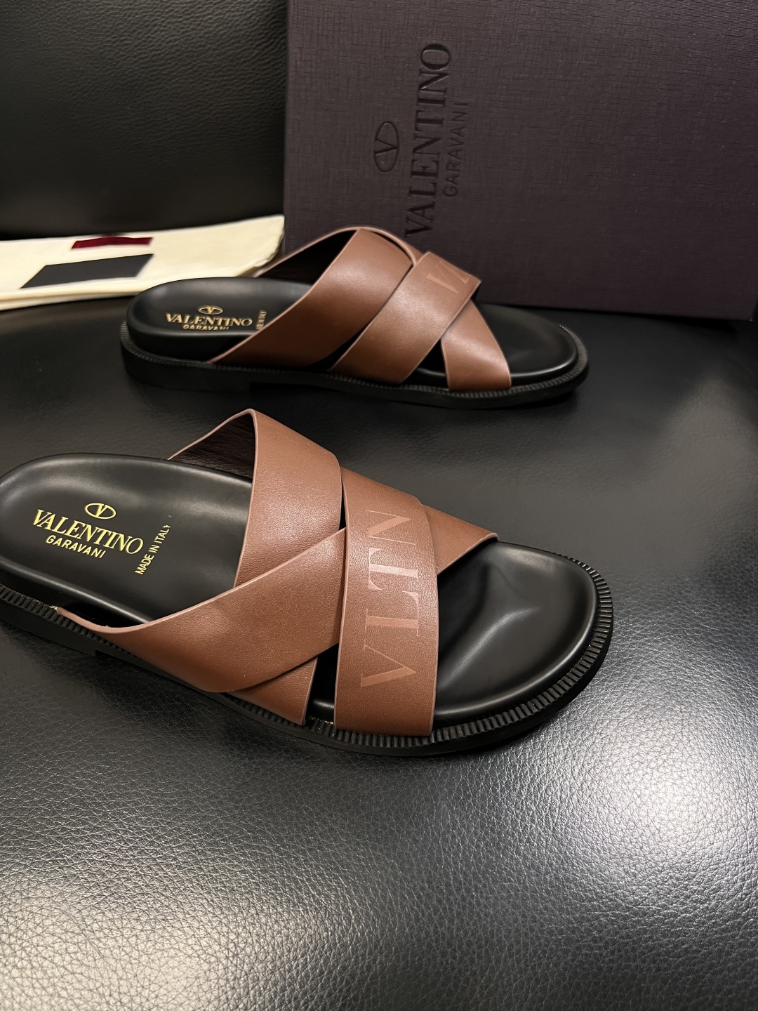 VALENTINO  高品质  顶级工艺品  华伦天奴，拖鞋专柜同步，鞋面意大利进口，高品质拼接缤纷色彩
