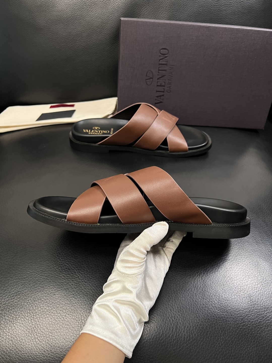 VALENTINO  高品质  顶级工艺品  华伦天奴，拖鞋专柜同步，鞋面意大利进口，高品质拼接缤纷色彩