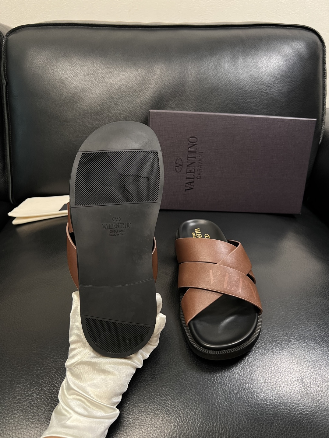 VALENTINO  高品质  顶级工艺品  华伦天奴，拖鞋专柜同步，鞋面意大利进口，高品质拼接缤纷色彩