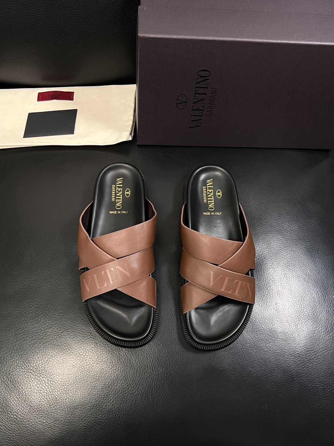 VALENTINO  高品质  顶级工艺品  华伦天奴，拖鞋专柜同步，鞋面意大利进口，高品质拼接缤纷色彩