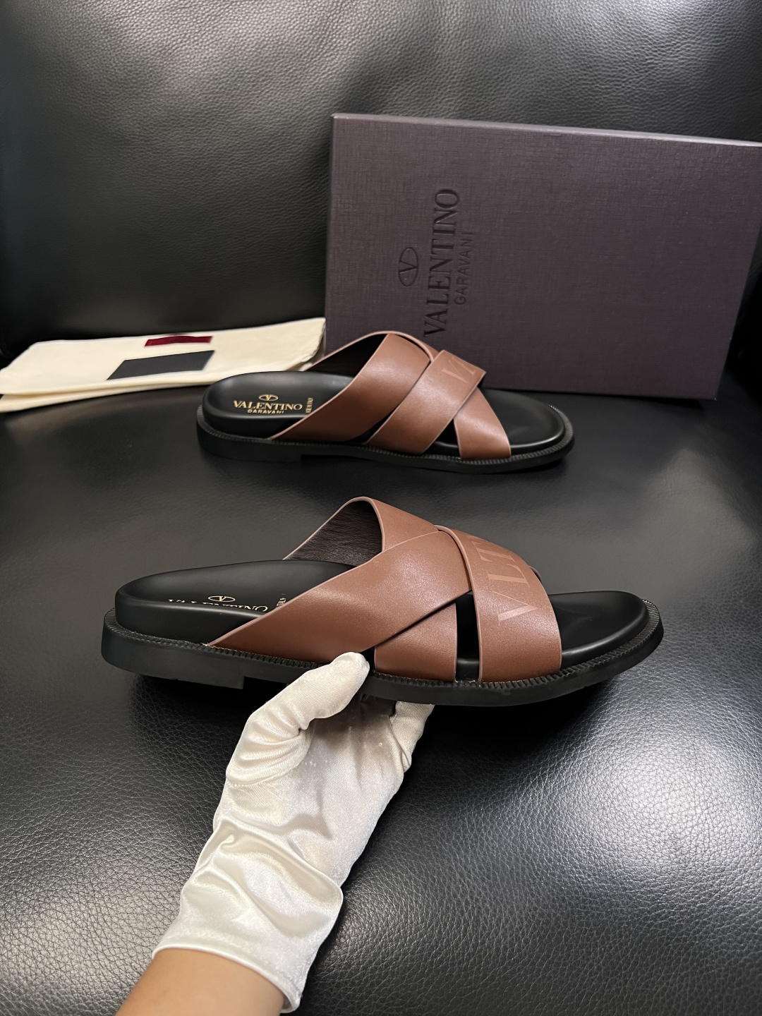 VALENTINO  高品质  顶级工艺品  华伦天奴，拖鞋专柜同步，鞋面意大利进口，高品质拼接缤纷色彩