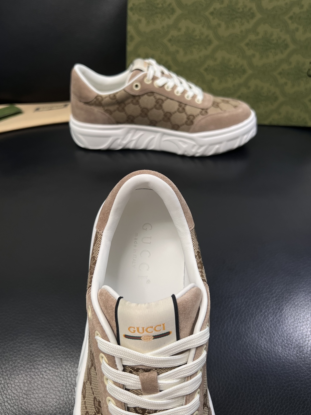 Gucci 高品质  顶级工艺品  古奇  专柜新款原厂配置，意大利进口牛皮面料，进口牛皮内里垫，透气舒