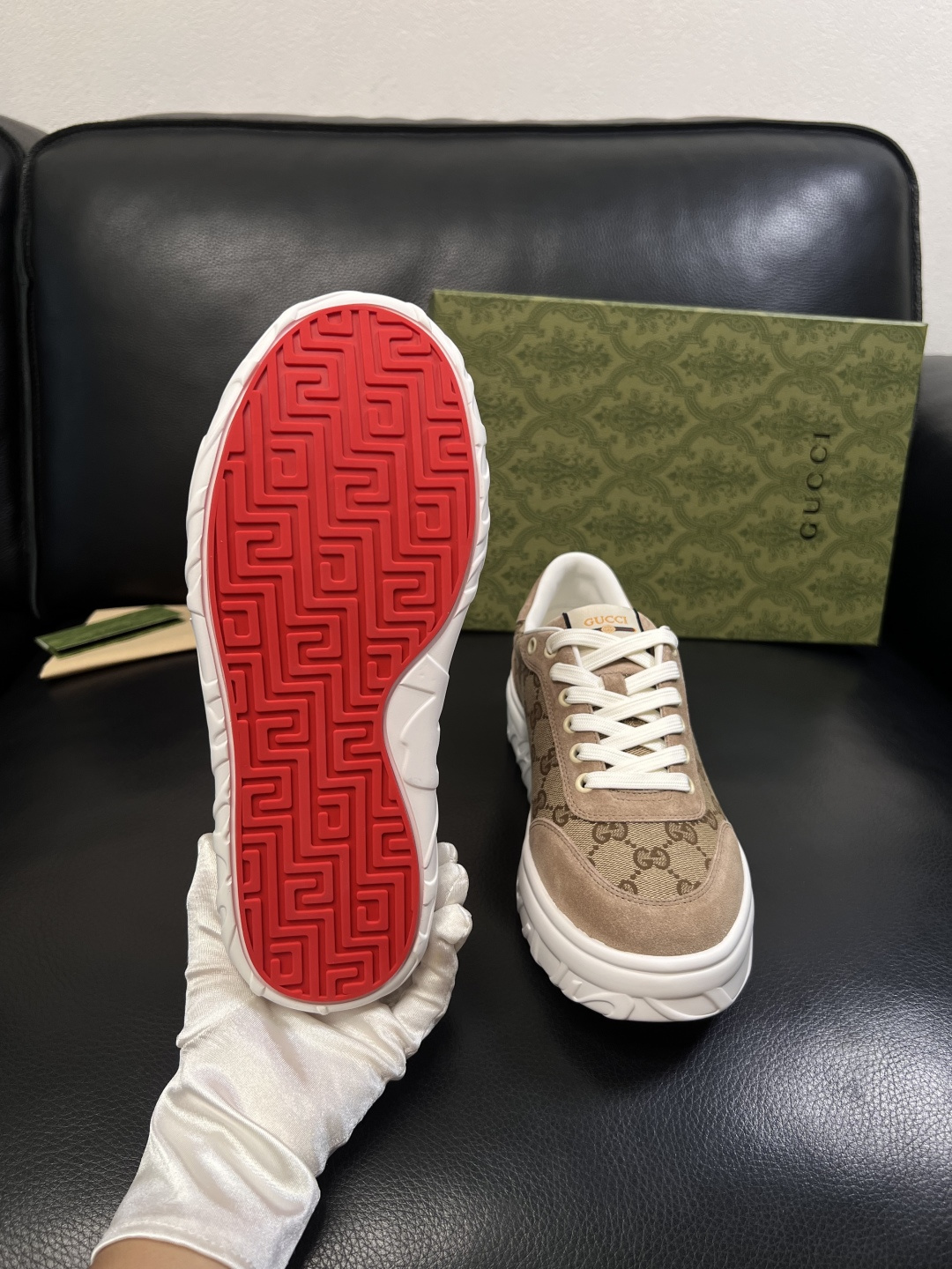 Gucci 高品质  顶级工艺品  古奇  专柜新款原厂配置，意大利进口牛皮面料，进口牛皮内里垫，透气舒