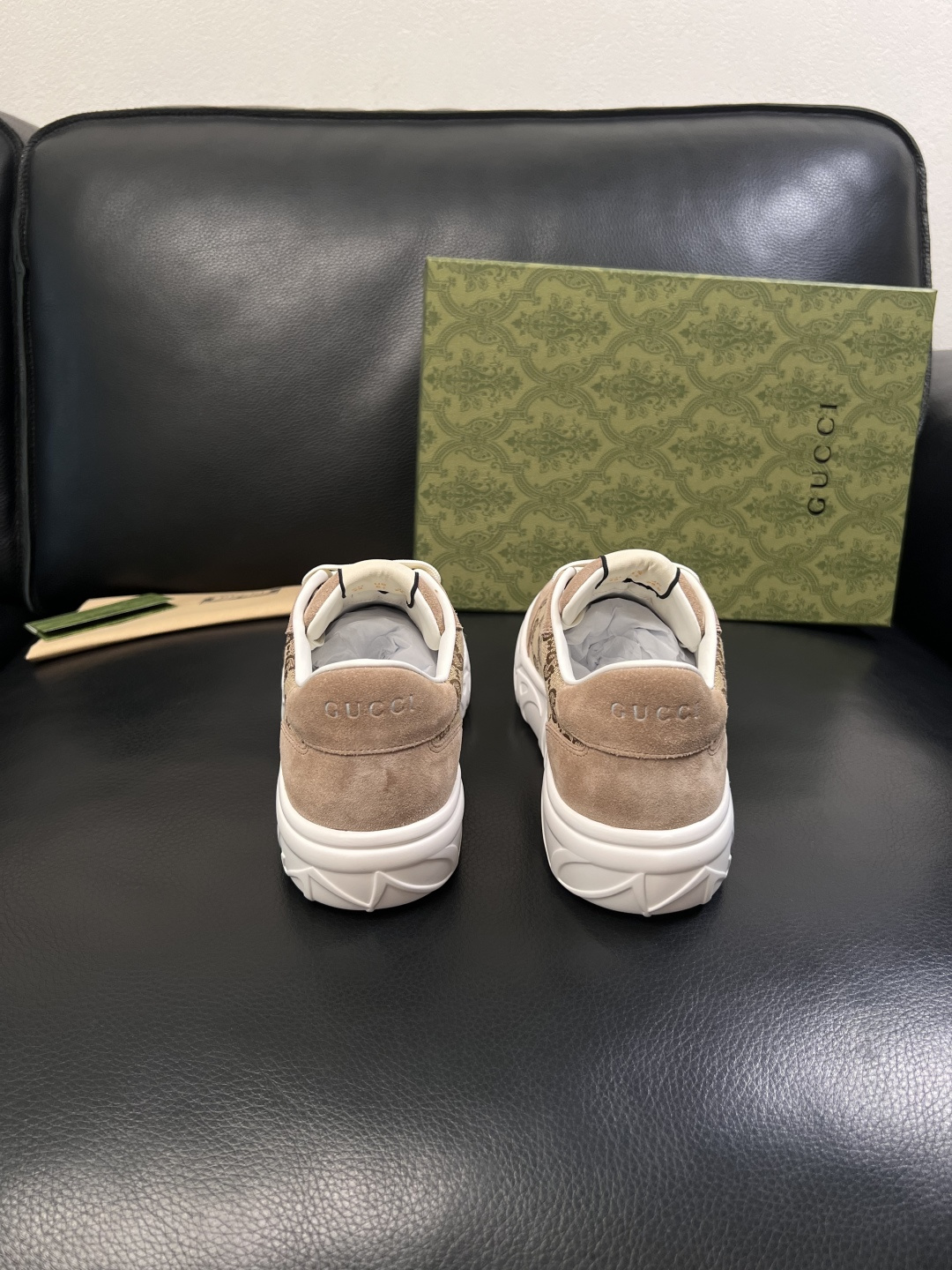 Gucci 高品质  顶级工艺品  古奇  专柜新款原厂配置，意大利进口牛皮面料，进口牛皮内里垫，透气舒