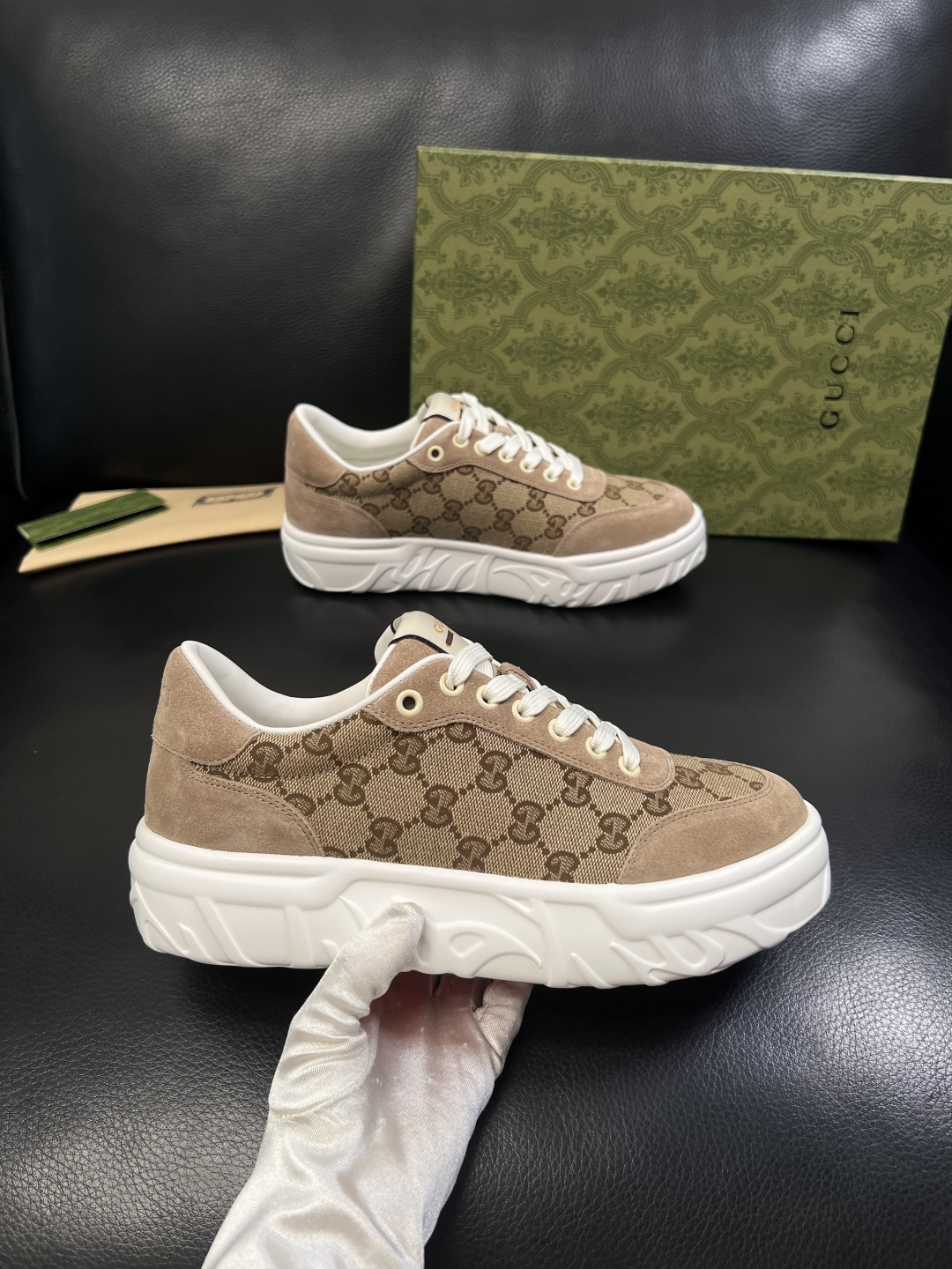 Gucci 高品质  顶级工艺品  古奇  专柜新款原厂配置，意大利进口牛皮面料，进口牛皮内里垫，透气舒