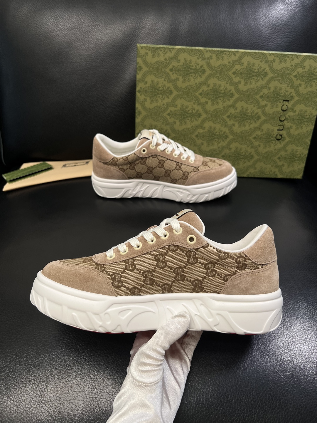 Gucci 高品质  顶级工艺品  古奇  专柜新款原厂配置，意大利进口牛皮面料，进口牛皮内里垫，透气舒
