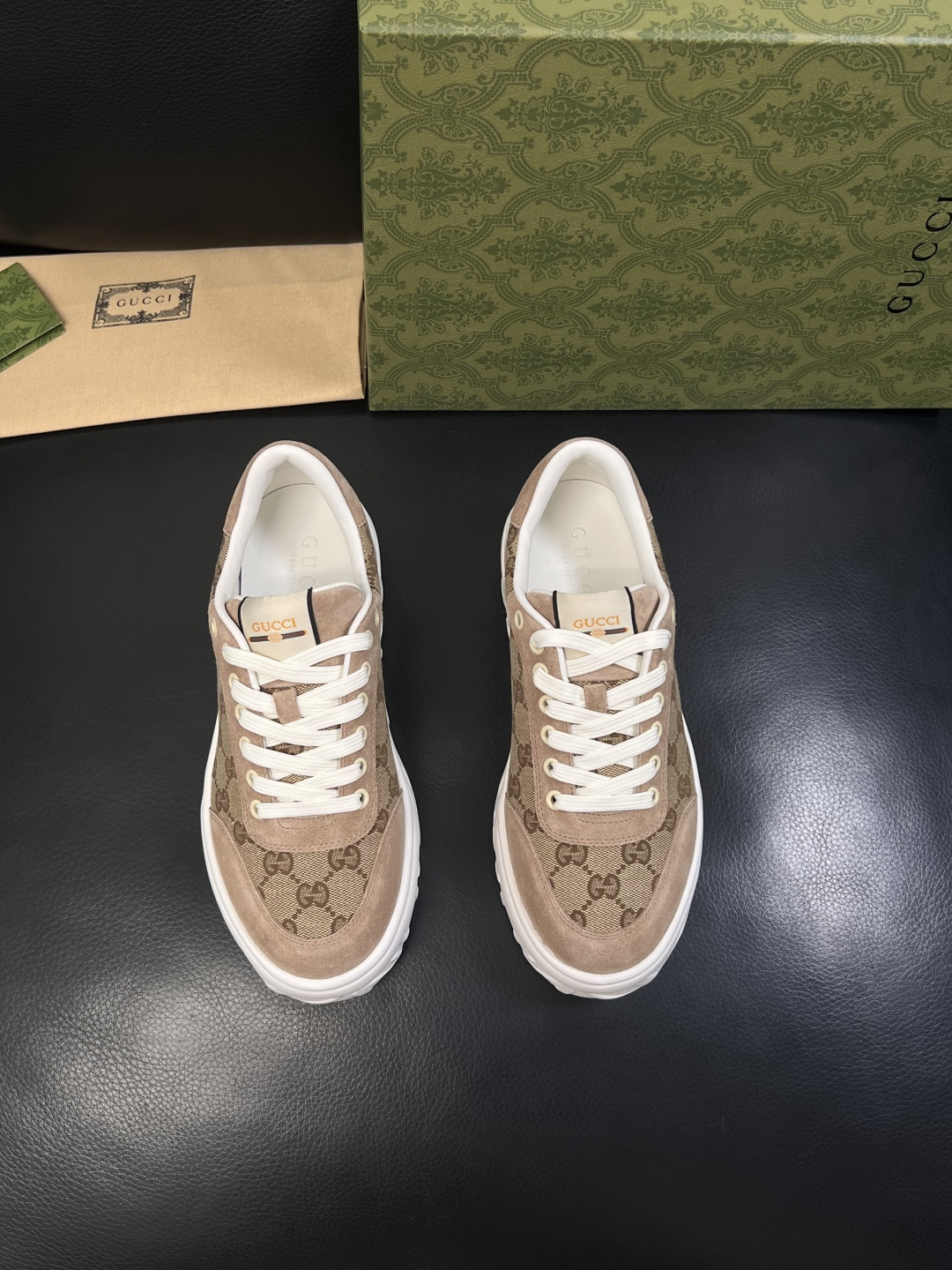 Gucci 高品质  顶级工艺品  古奇  专柜新款原厂配置，意大利进口牛皮面料，进口牛皮内里垫，透气舒