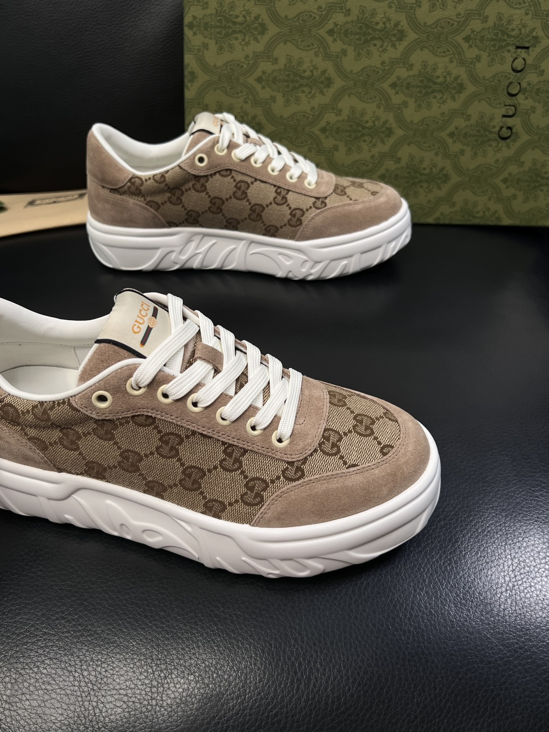 Gucci 高品质  顶级工艺品  古奇  专柜新款原厂配置，意大利进口牛皮面料，进口牛皮内里垫，透气舒