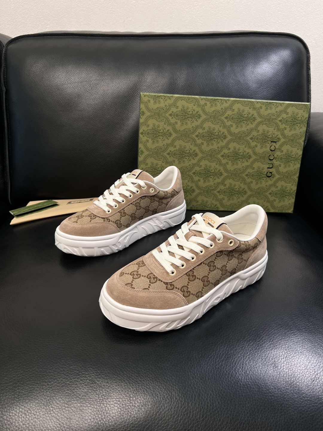 Gucci 高品质  顶级工艺品  古奇  专柜新款原厂配置，意大利进口牛皮面料，进口牛皮内里垫，透气舒