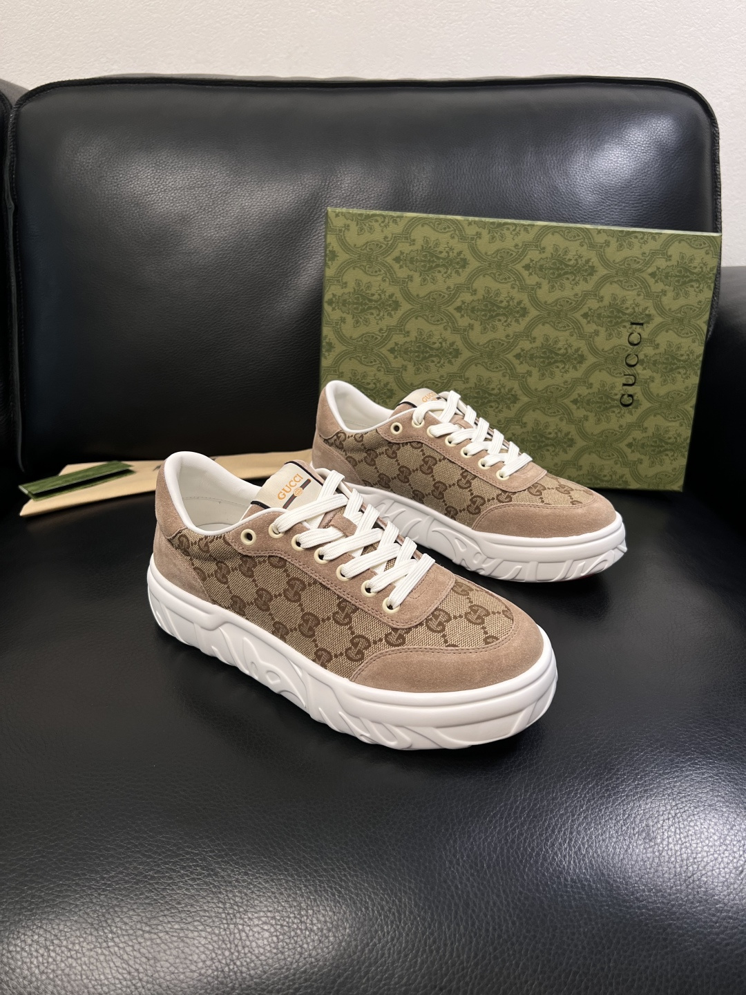 Gucci 高品质  顶级工艺品  古奇  专柜新款原厂配置，意大利进口牛皮面料，进口牛皮内里垫，透气舒