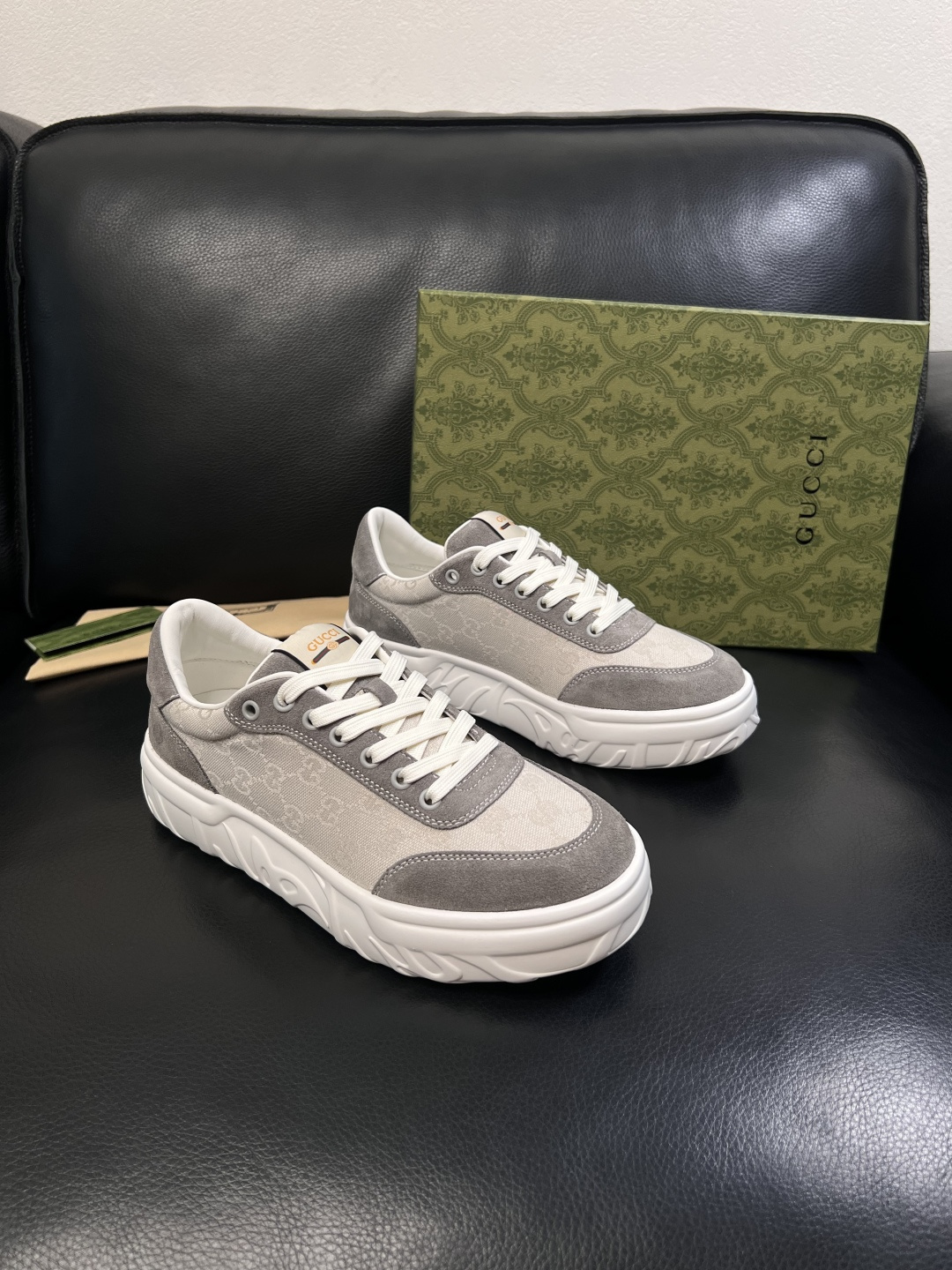 Gucci 高品质  顶级工艺品  古奇  专柜新款原厂配置，意大利进口牛皮面料，进口牛皮内里垫，透气舒