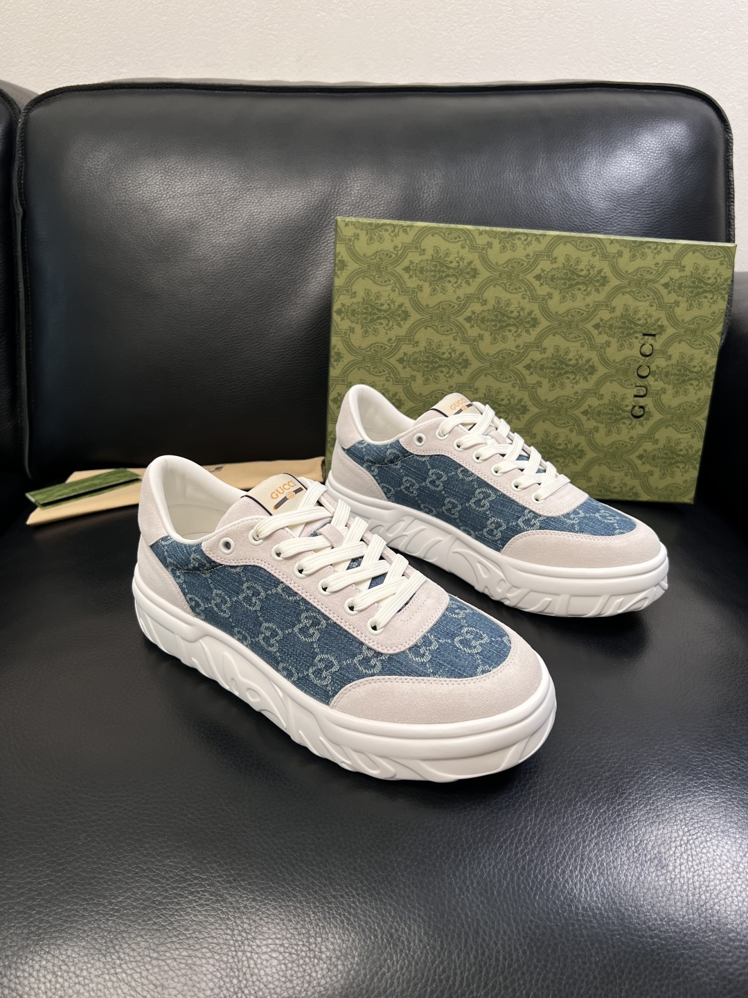 Gucci 高品质  顶级工艺品  古奇  专柜新款原厂配置，意大利进口牛皮面料，进口牛皮内里垫，透气舒
