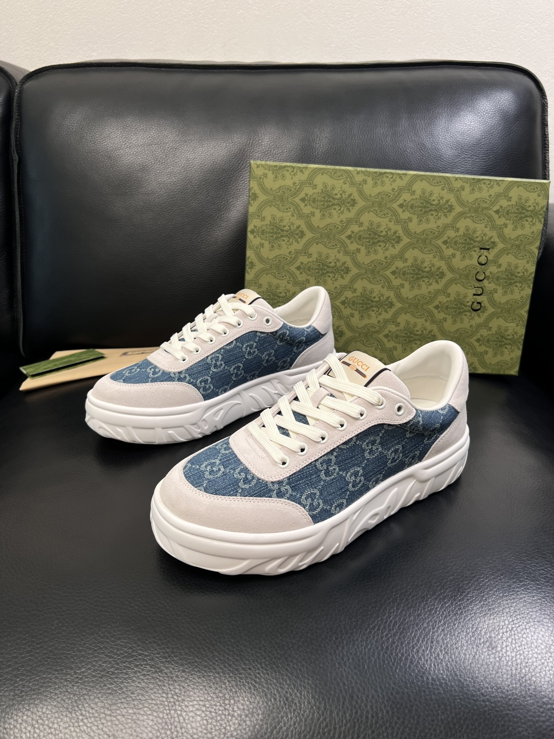 Gucci 高品质  顶级工艺品  古奇  专柜新款原厂配置，意大利进口牛皮面料，进口牛皮内里垫，透气舒