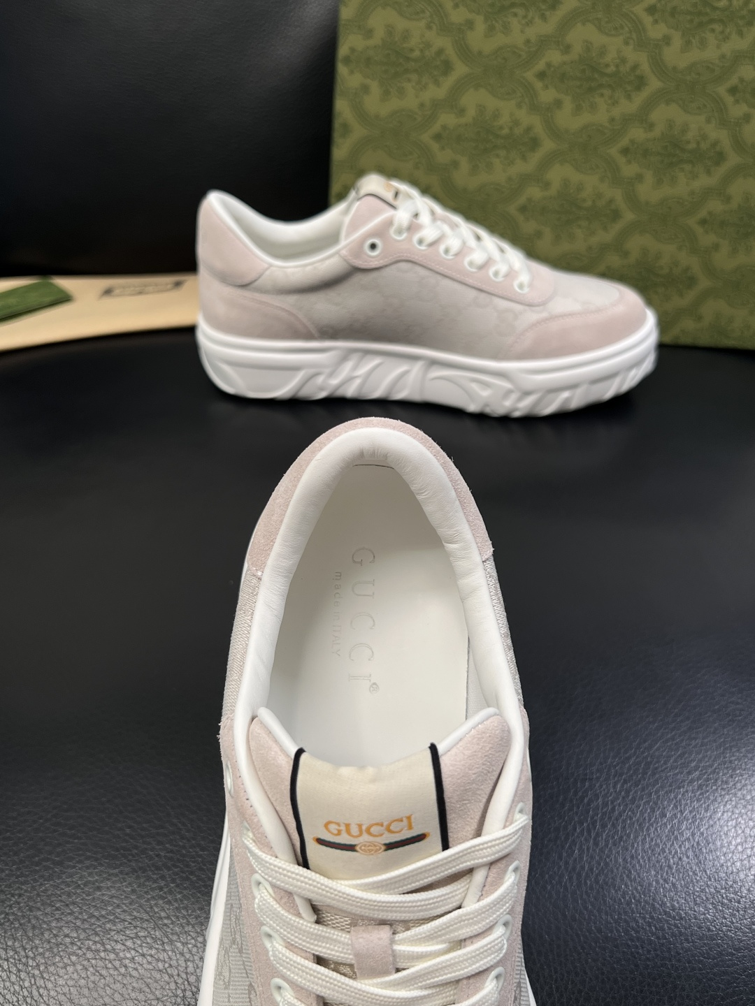 Gucci 高品质  顶级工艺品  古奇  专柜新款原厂配置，意大利进口牛皮面料，进口牛皮内里垫，透气舒
