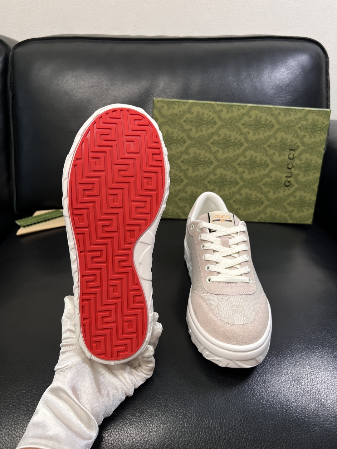 Gucci 高品质  顶级工艺品  古奇  专柜新款原厂配置，意大利进口牛皮面料，进口牛皮内里垫，透气舒