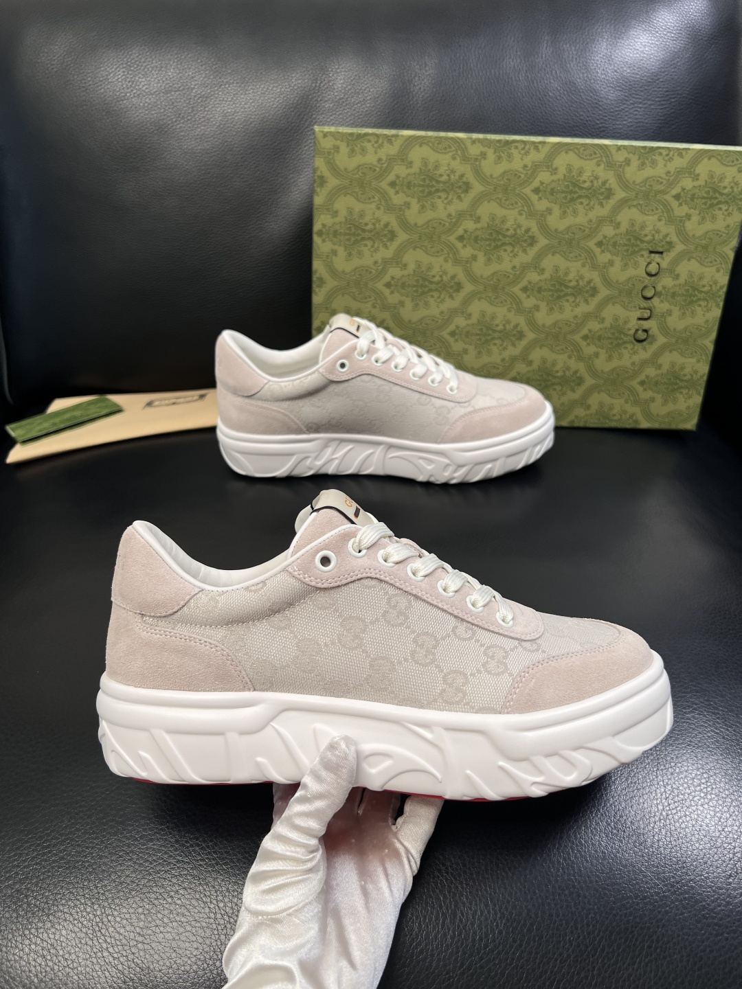Gucci 高品质  顶级工艺品  古奇  专柜新款原厂配置，意大利进口牛皮面料，进口牛皮内里垫，透气舒