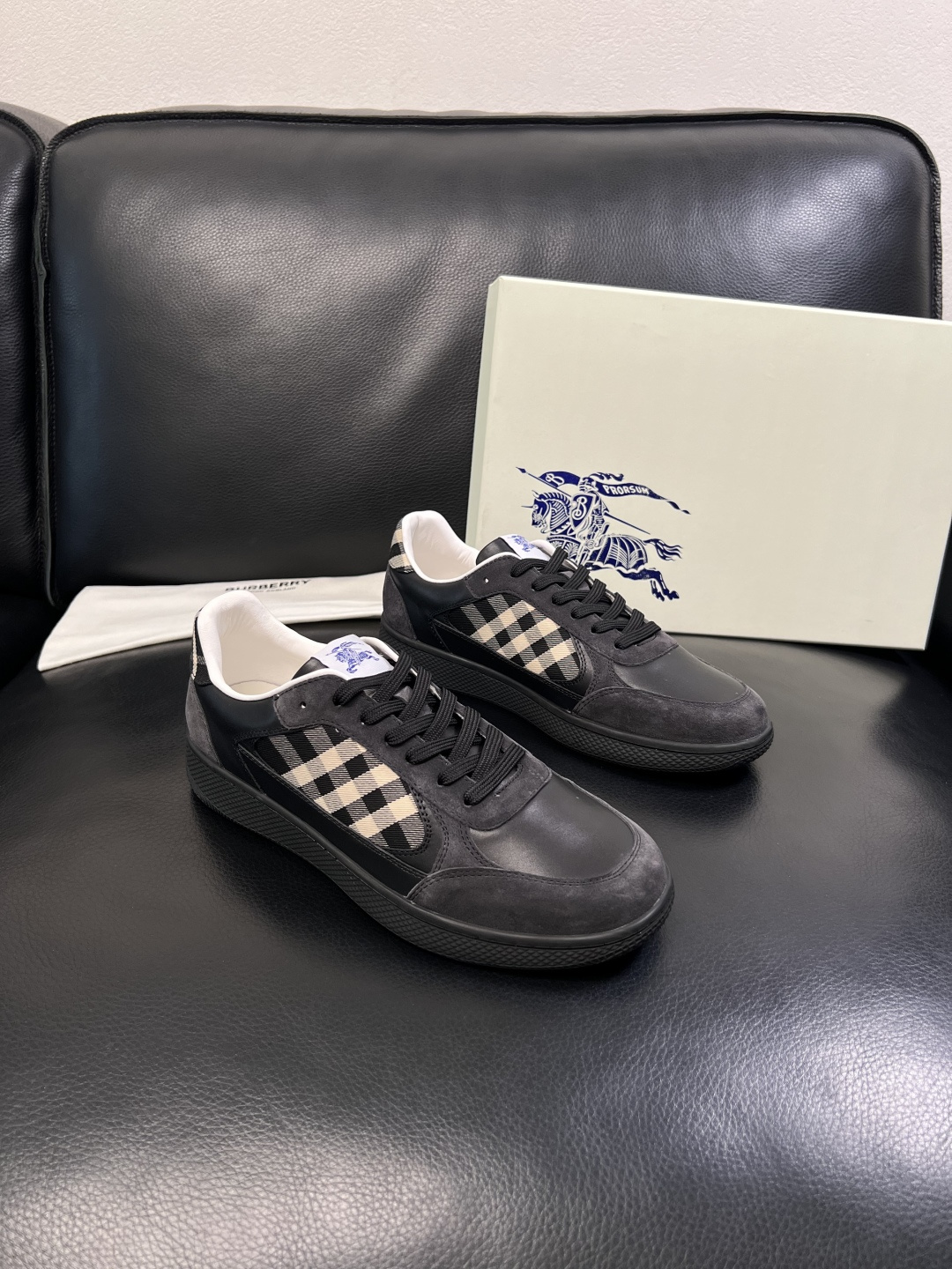 BURBERRY  顶级工艺品 巴宝莉 专柜同步，原厂配置意大利进口牛皮面料，高品质复杂拼接工艺，进口牛