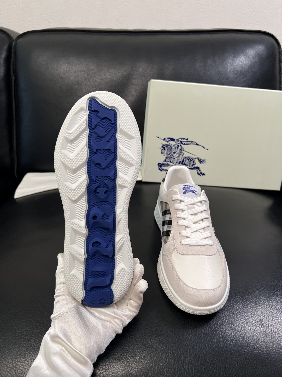 BURBERRY  顶级工艺品 巴宝莉 专柜同步，原厂配置意大利进口牛皮面料，高品质复杂拼接工艺，进口牛
