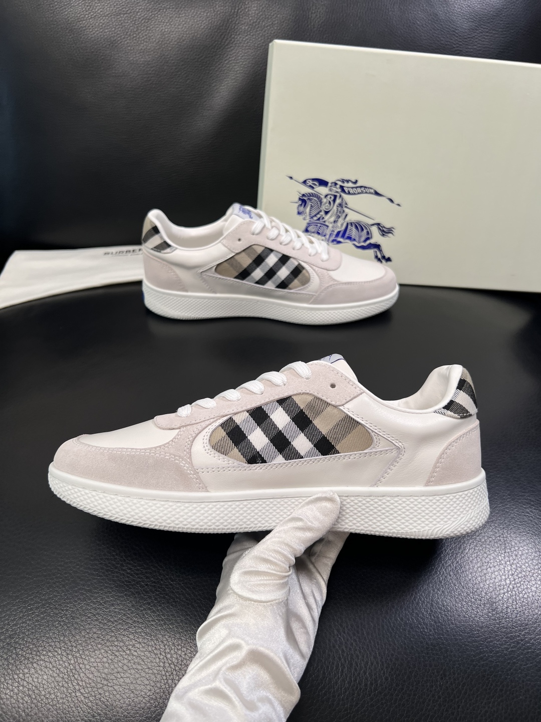 BURBERRY  顶级工艺品 巴宝莉 专柜同步，原厂配置意大利进口牛皮面料，高品质复杂拼接工艺，进口牛