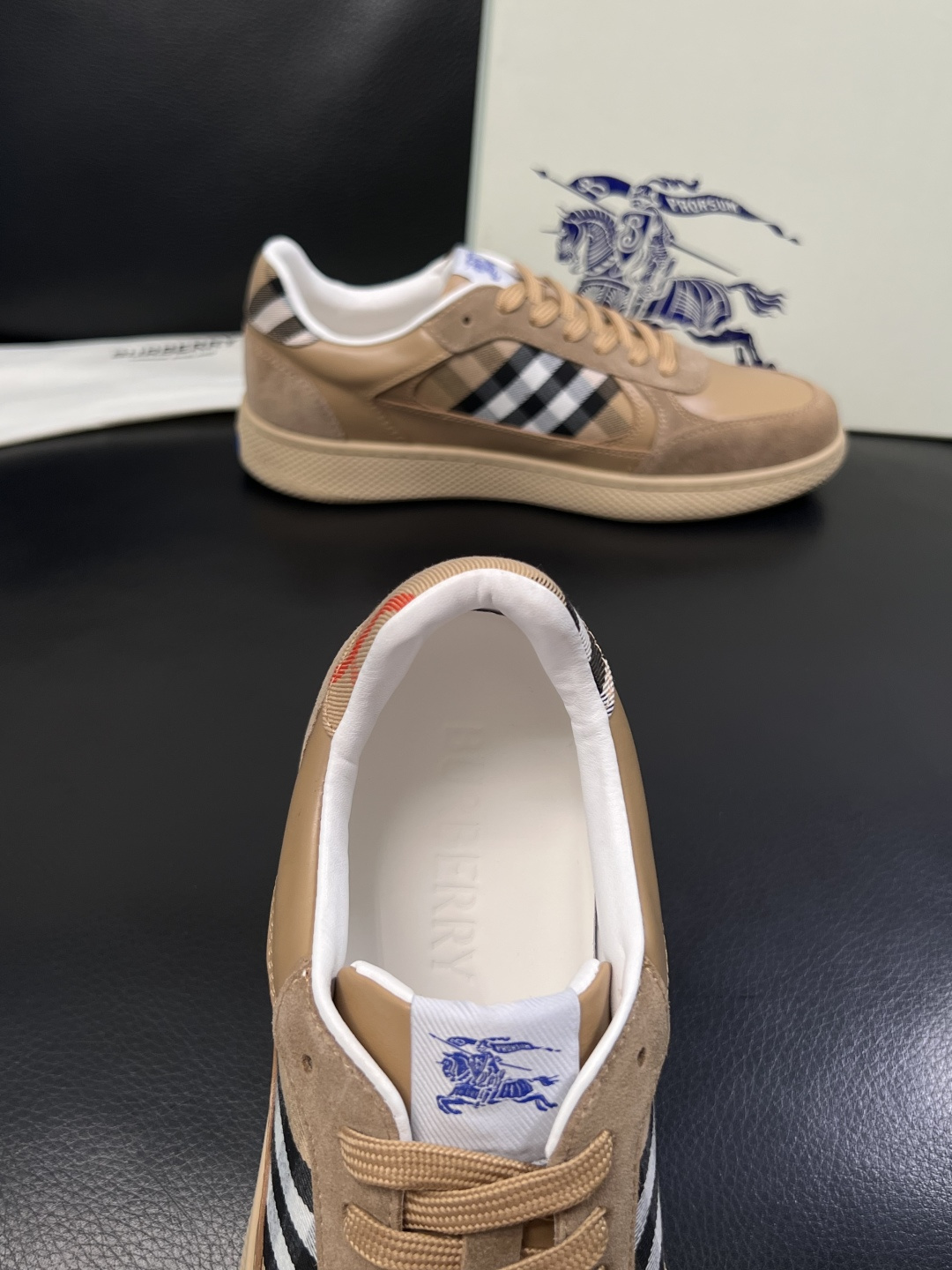 BURBERRY  顶级工艺品 巴宝莉 专柜同步，原厂配置意大利进口牛皮面料，高品质复杂拼接工艺，进口牛