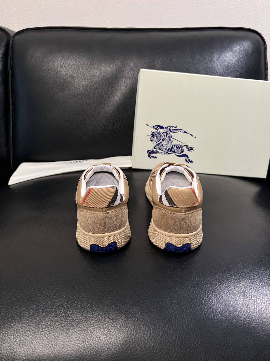BURBERRY  顶级工艺品 巴宝莉 专柜同步，原厂配置意大利进口牛皮面料，高品质复杂拼接工艺，进口牛
