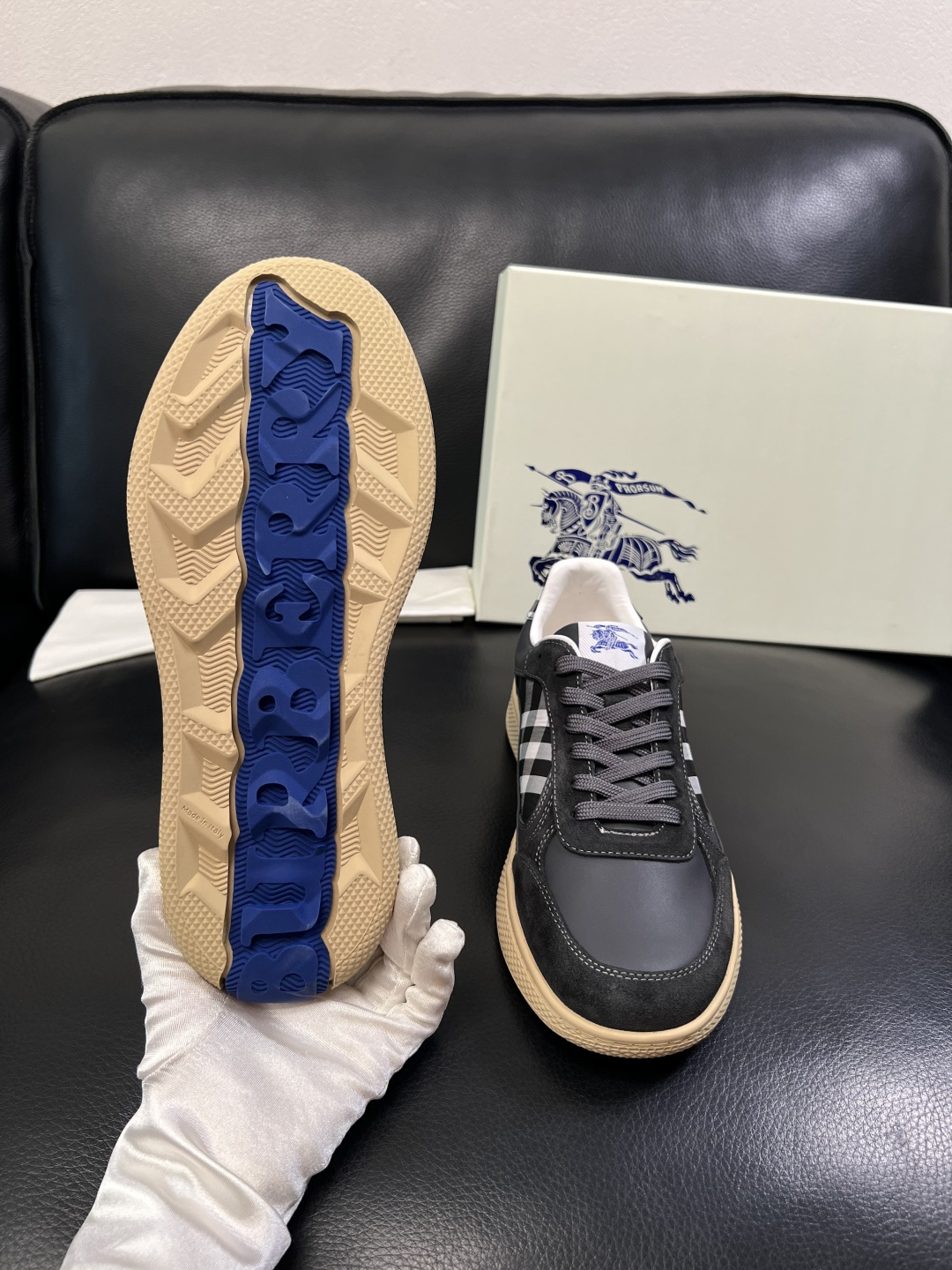 BURBERRY  顶级工艺品 巴宝莉 专柜同步，原厂配置意大利进口牛皮面料，高品质复杂拼接工艺，进口牛
