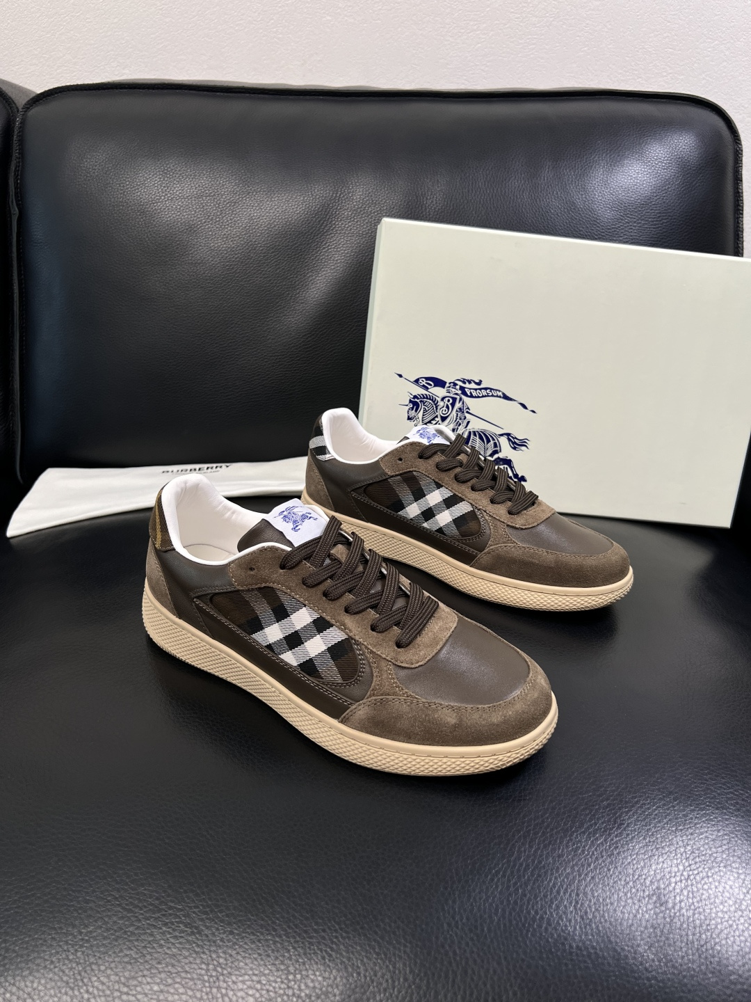 BURBERRY  顶级工艺品 巴宝莉 专柜同步，原厂配置意大利进口牛皮面料，高品质复杂拼接工艺，进口牛