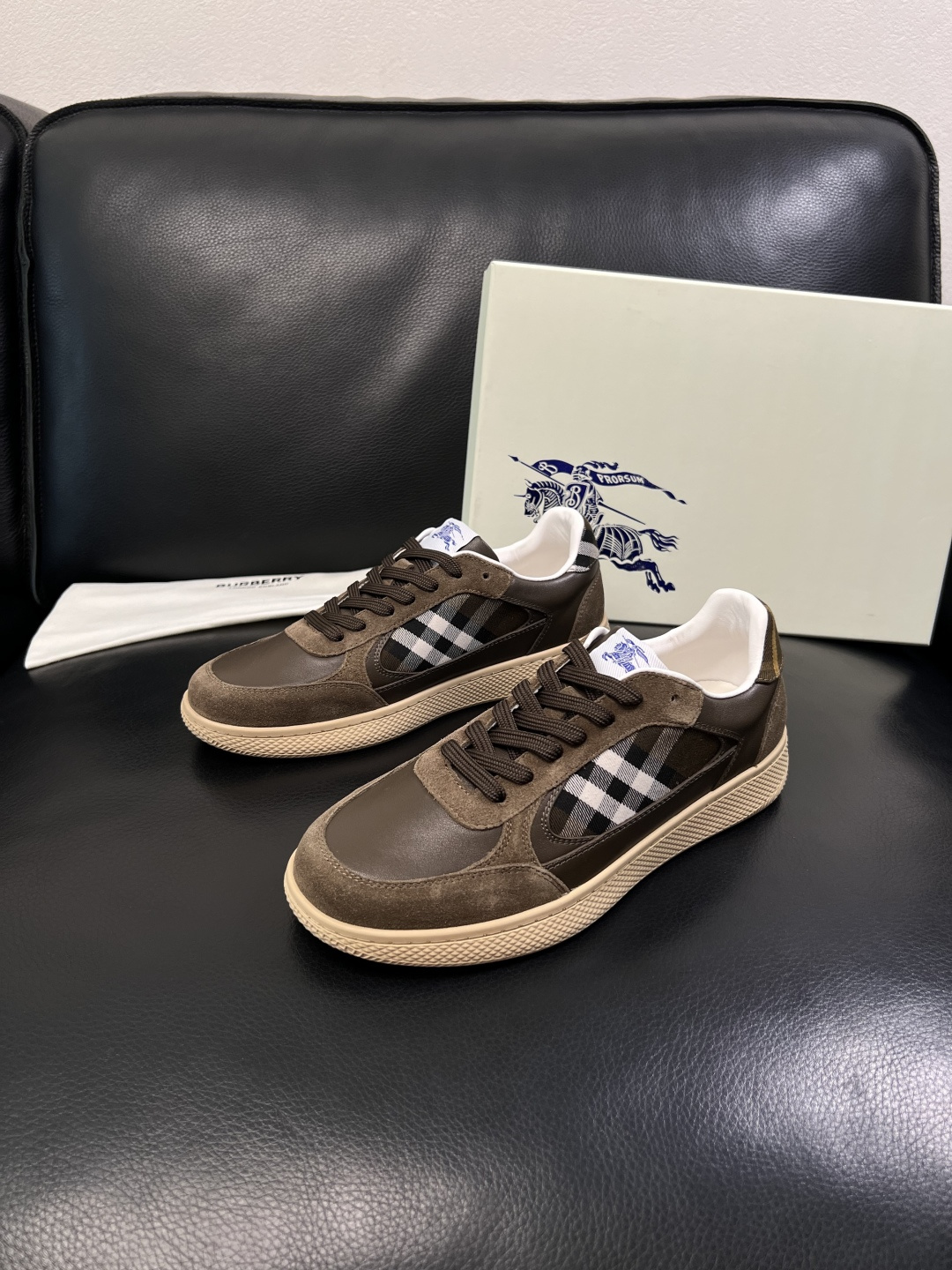 BURBERRY  顶级工艺品 巴宝莉 专柜同步，原厂配置意大利进口牛皮面料，高品质复杂拼接工艺，进口牛