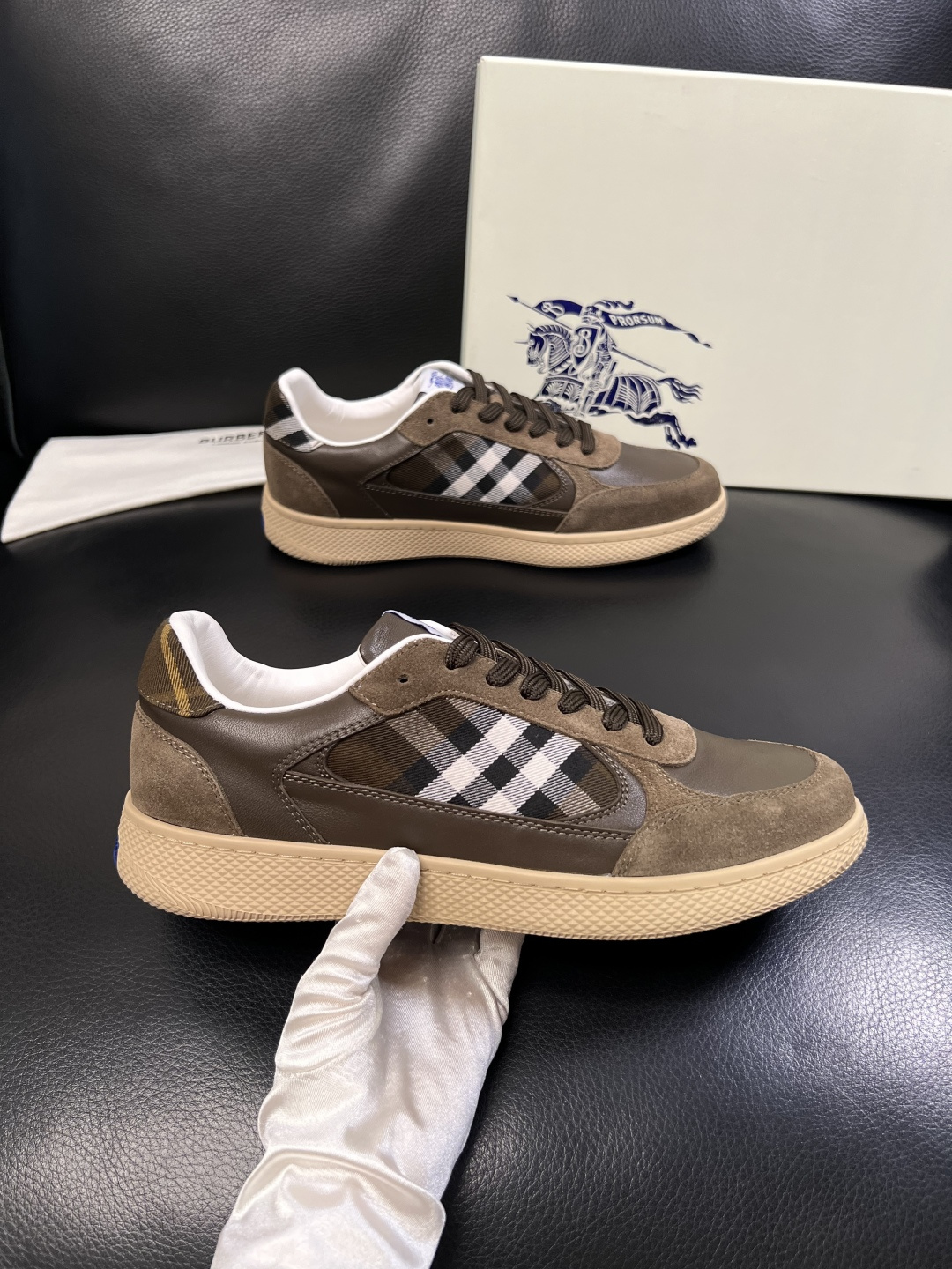 BURBERRY  顶级工艺品 巴宝莉 专柜同步，原厂配置意大利进口牛皮面料，高品质复杂拼接工艺，进口牛