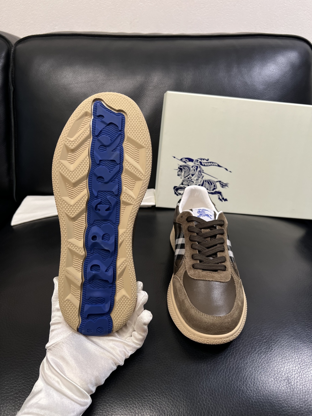 BURBERRY  顶级工艺品 巴宝莉 专柜同步，原厂配置意大利进口牛皮面料，高品质复杂拼接工艺，进口牛