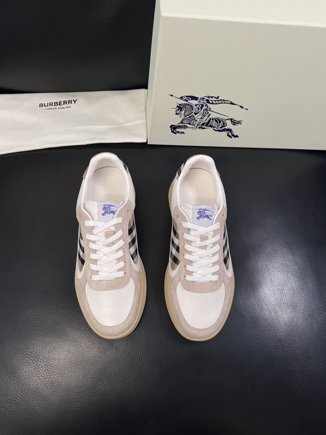 BURBERRY  顶级工艺品 巴宝莉 专柜同步，原厂配置意大利进口牛皮面料，高品质复杂拼接工艺，进口牛