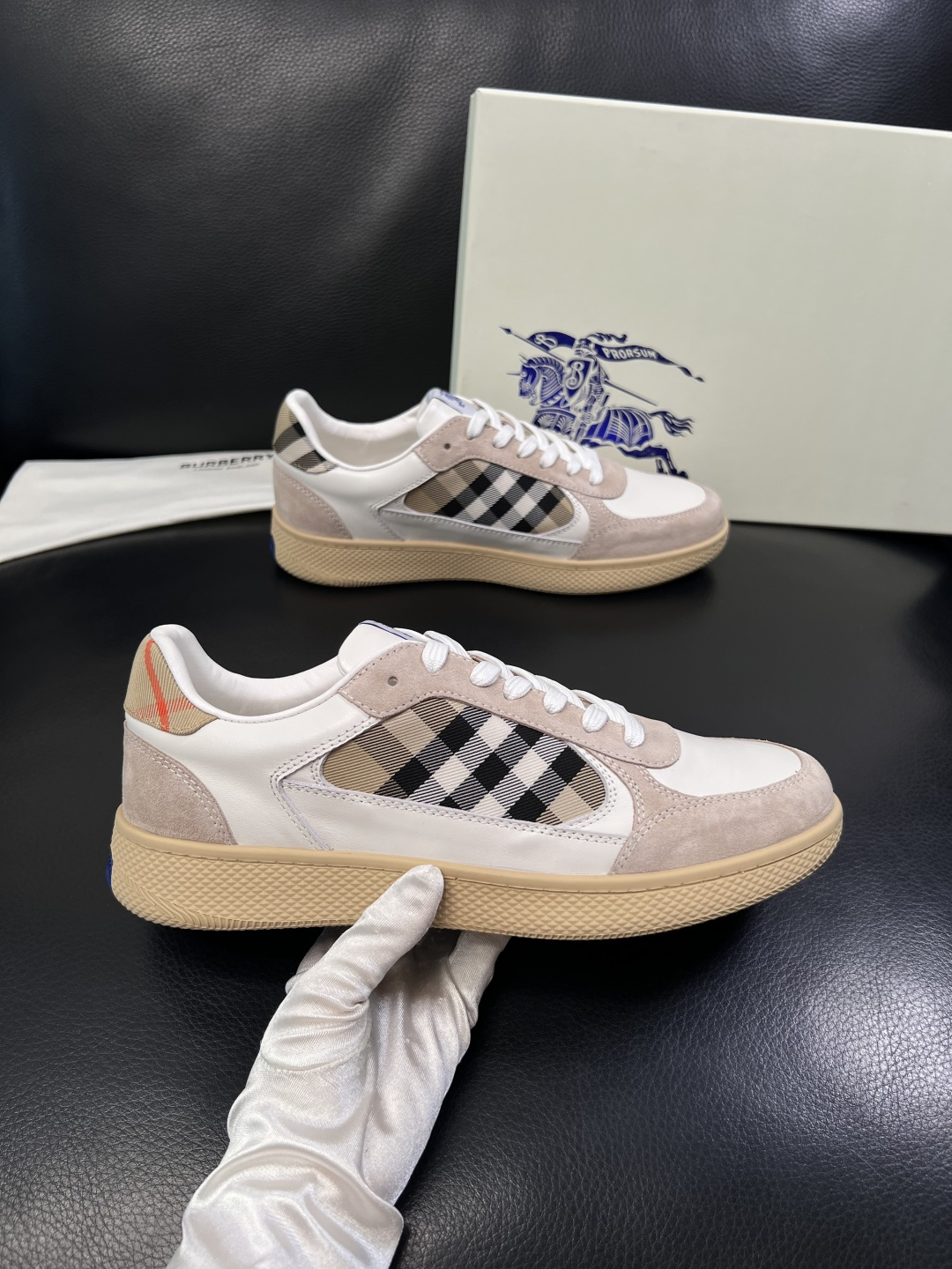 BURBERRY  顶级工艺品 巴宝莉 专柜同步，原厂配置意大利进口牛皮面料，高品质复杂拼接工艺，进口牛