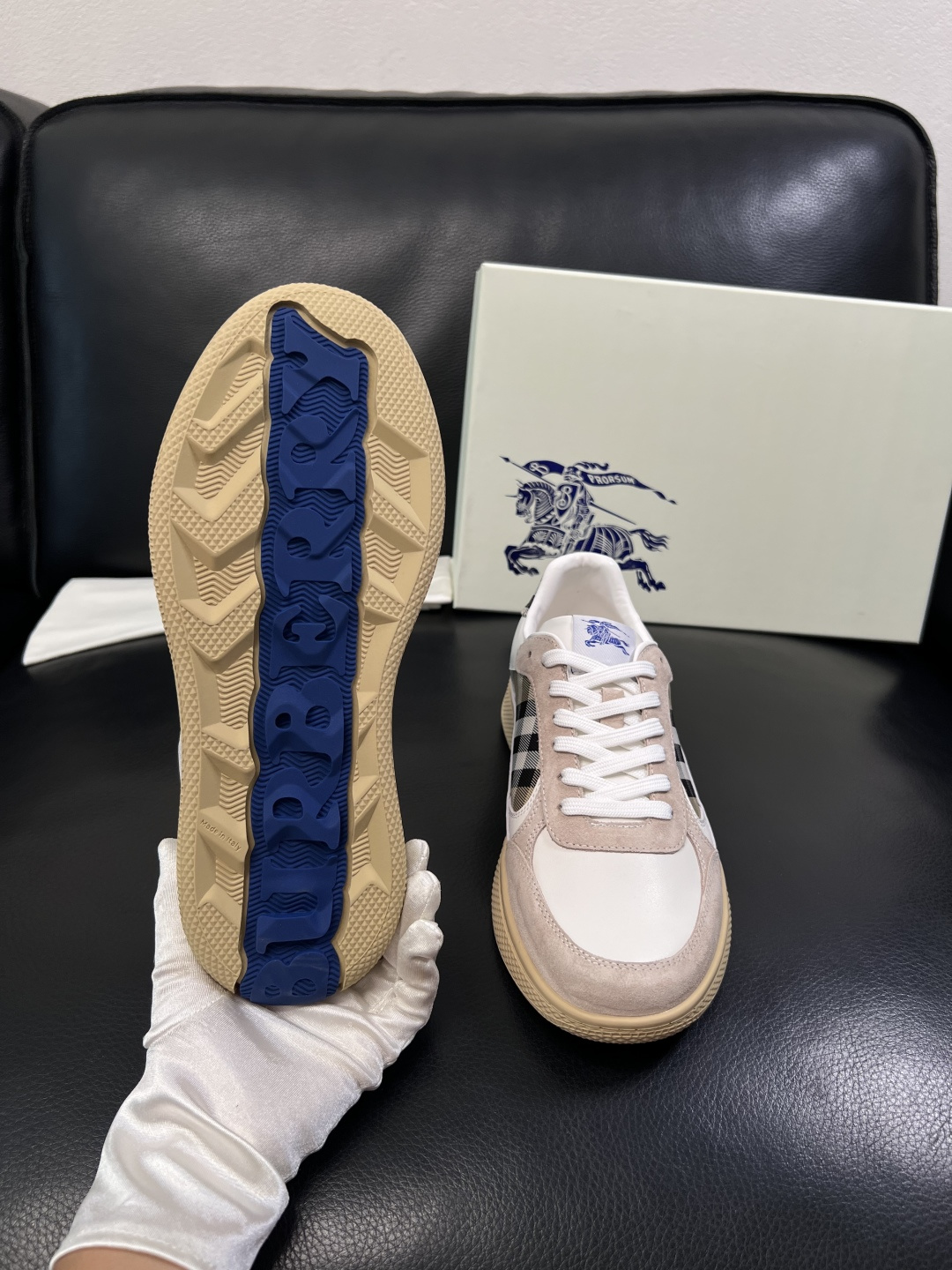 BURBERRY  顶级工艺品 巴宝莉 专柜同步，原厂配置意大利进口牛皮面料，高品质复杂拼接工艺，进口牛