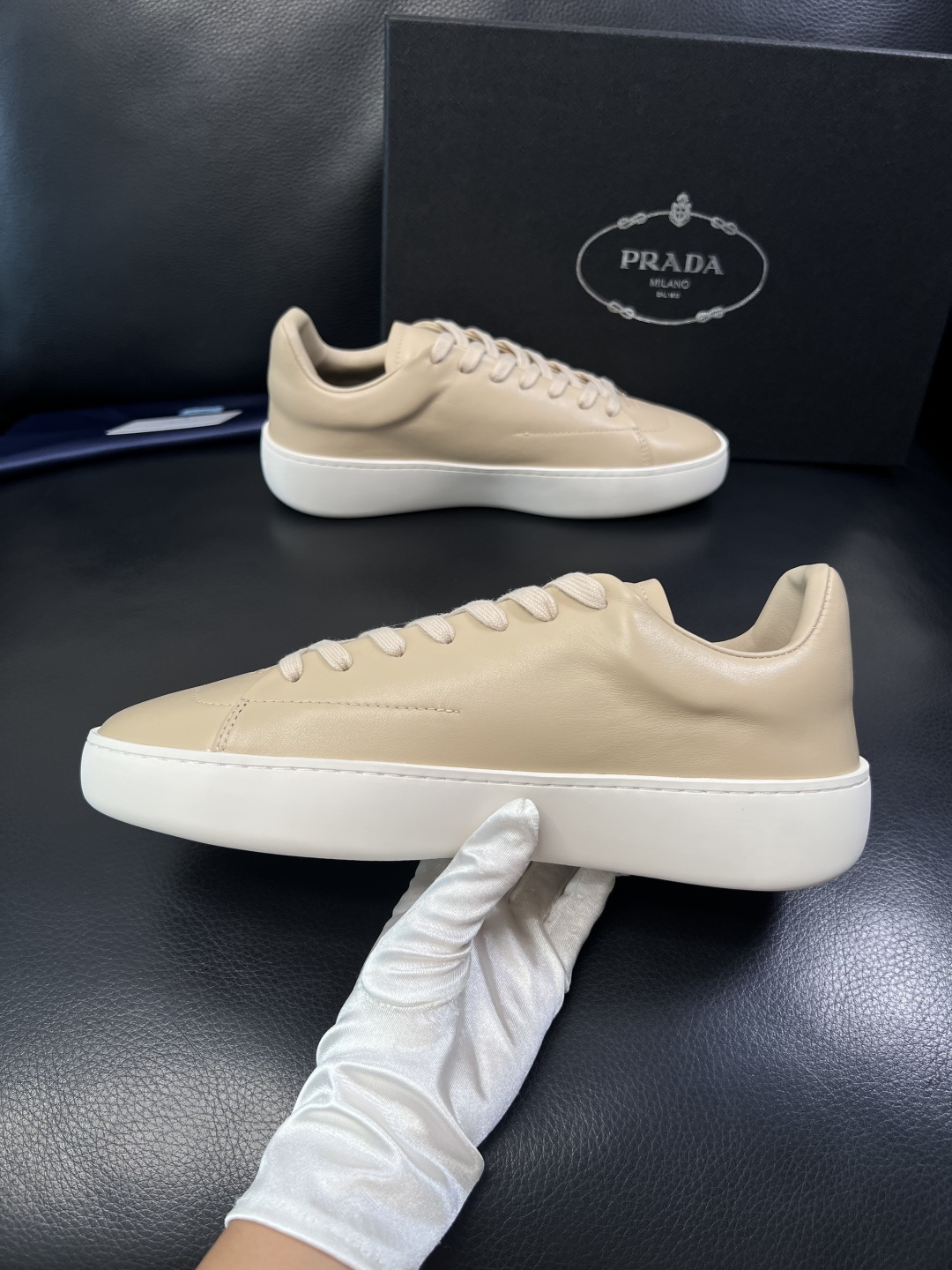 Prada  顶级工艺品，普拉达 专柜同步，原厂配置意大利进口牛皮拼布面料，进口牛皮内里垫，透气舒适，鞋