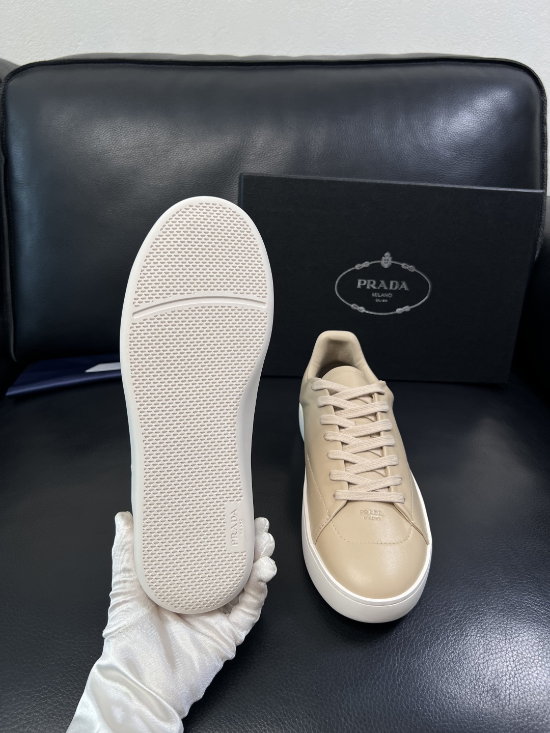 Prada  顶级工艺品，普拉达 专柜同步，原厂配置意大利进口牛皮拼布面料，进口牛皮内里垫，透气舒适，鞋
