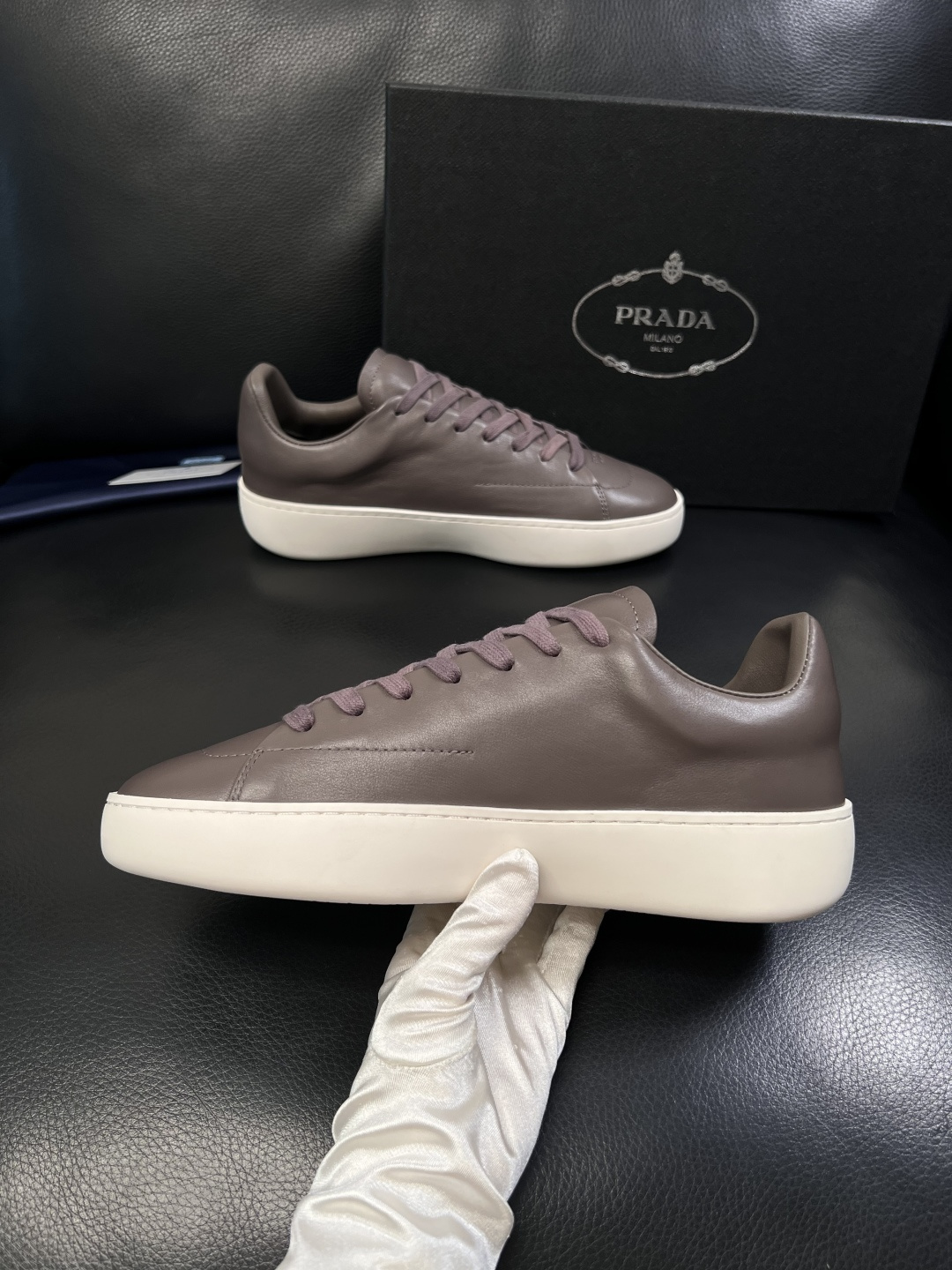 Prada  顶级工艺品，普拉达 专柜同步，原厂配置意大利进口牛皮拼布面料，进口牛皮内里垫，透气舒适，鞋