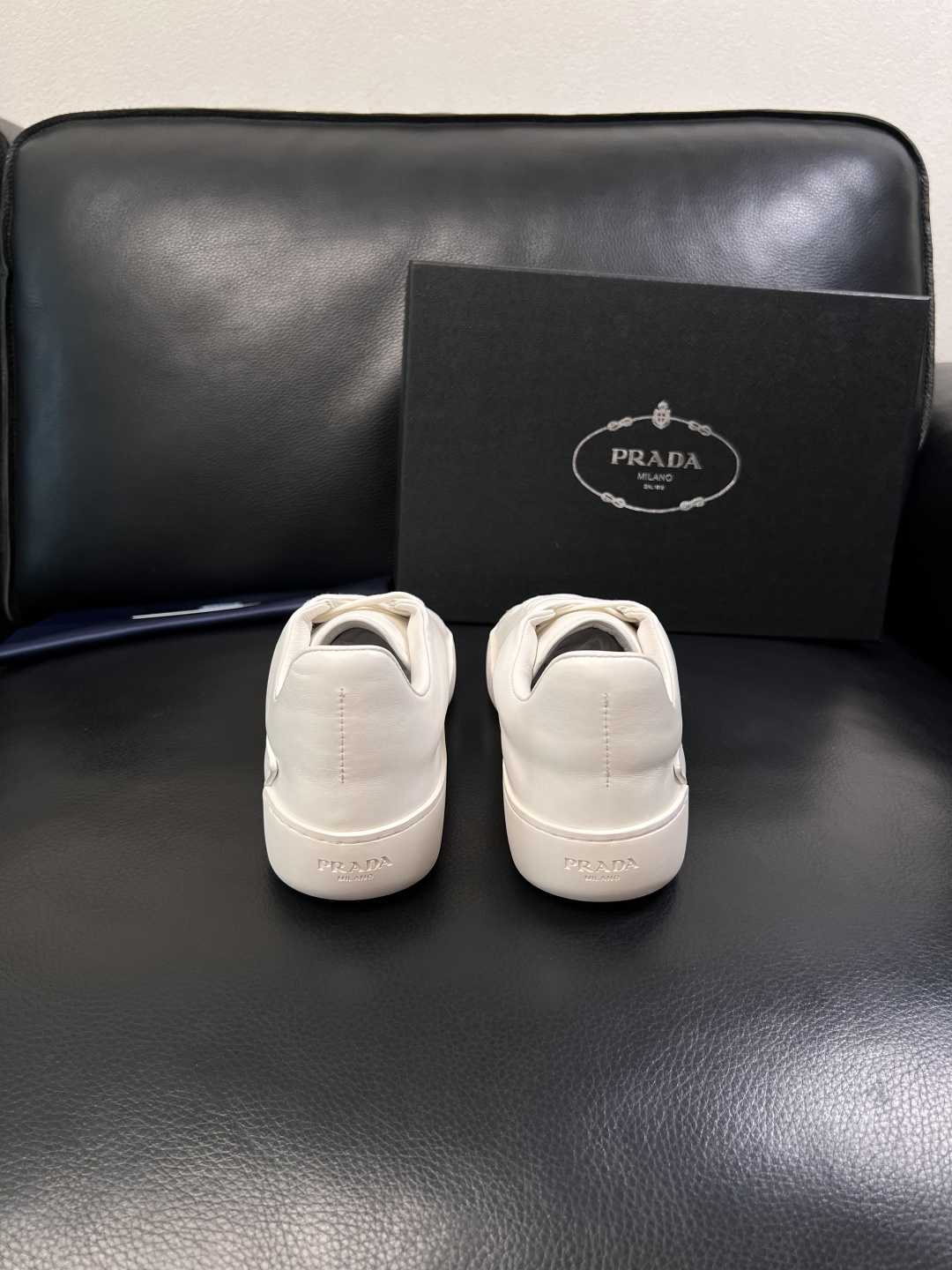 Prada  顶级工艺品，普拉达 专柜同步，原厂配置意大利进口牛皮拼布面料，进口牛皮内里垫，透气舒适，鞋