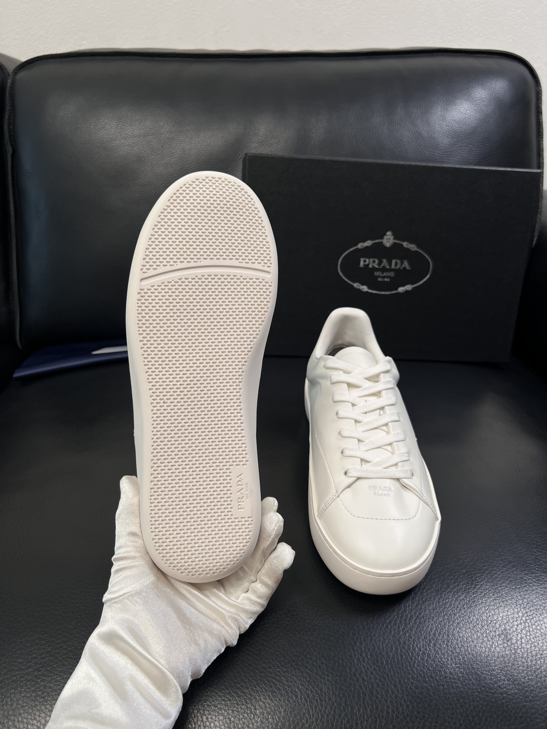Prada  顶级工艺品，普拉达 专柜同步，原厂配置意大利进口牛皮拼布面料，进口牛皮内里垫，透气舒适，鞋