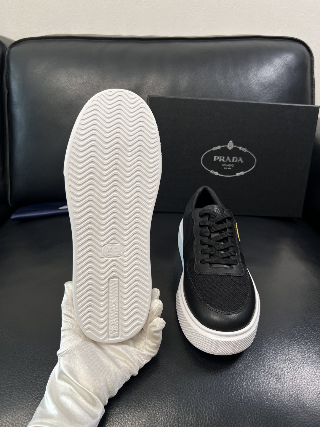 Prada  顶级工艺品，普拉达 专柜同步，原厂配置意大利进口牛皮拼布面料，进口牛皮内里垫，透气舒适，鞋